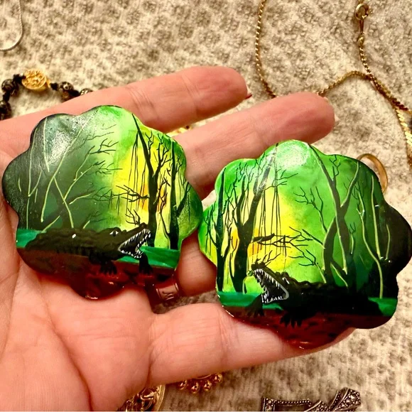 Louisiana Cajun Alligator Statement Earrings Hand Painted Bayou Art Bold Chic - Picture 4 of 4